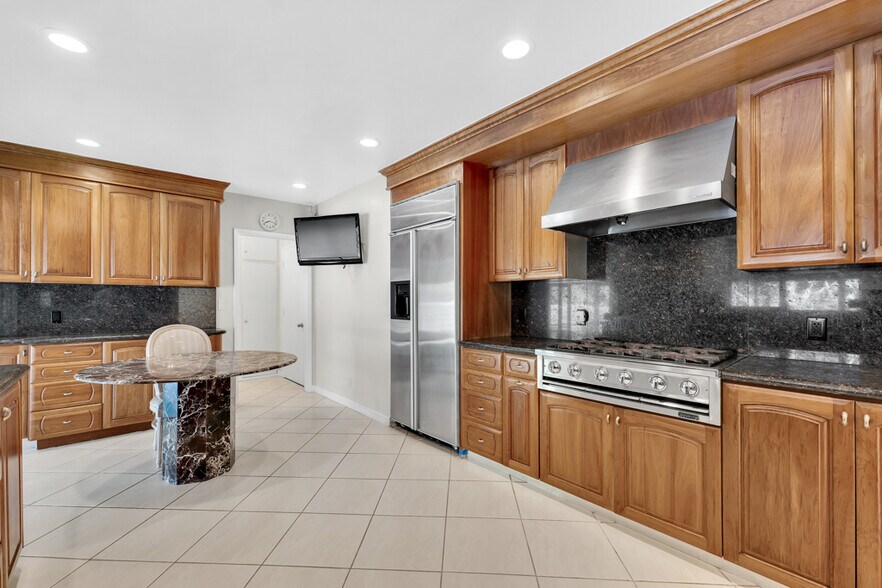 Building Photo - 4615 Arriba Dr
