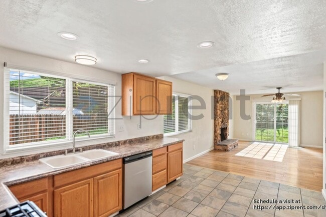 Building Photo - 808 Tremont Ct