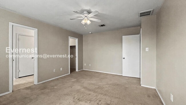 Building Photo - 3 Bed, 2 Bath Home with Garage / Pet-Friendly / Available Now!