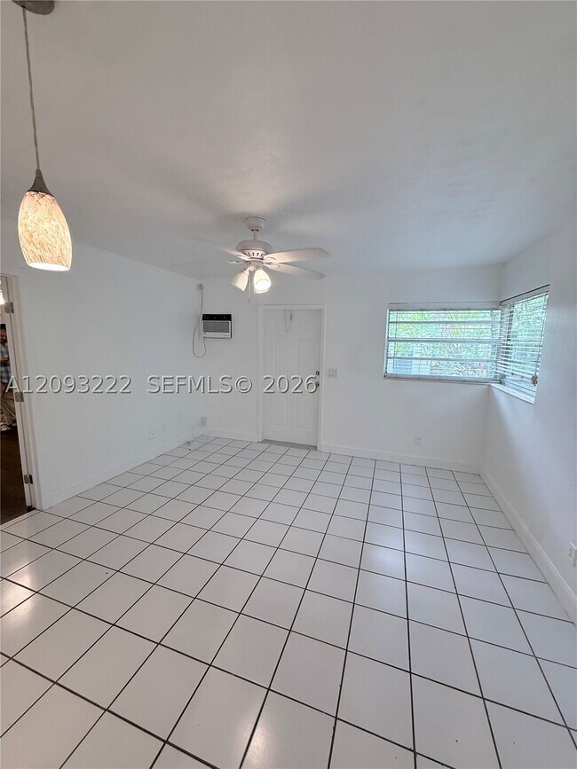 Building Photo - 713 SW 13th St