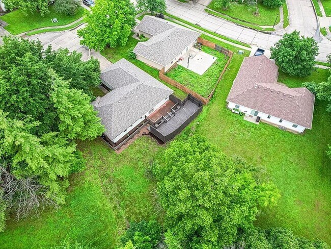 Building Photo - 3804 Larkspur Ct