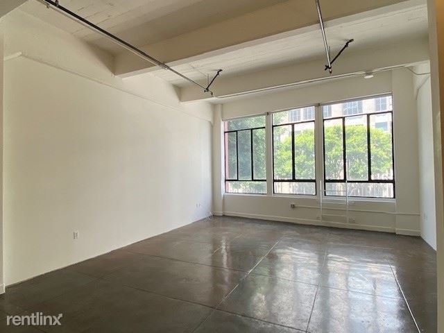 Building Photo - 716 S Los Angeles St