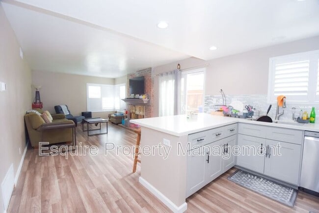 Building Photo - 1887 Montgomery Ave