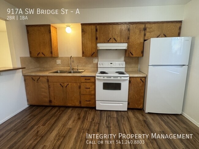 Building Photo - 917 SW Bridge St