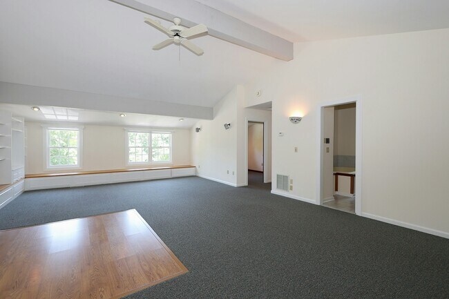 Building Photo - 36-40 Fox Run Rd