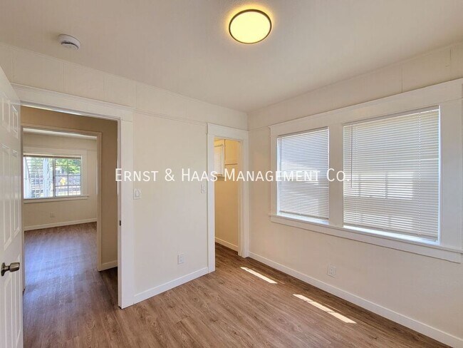 Building Photo - 154 E Eagle St