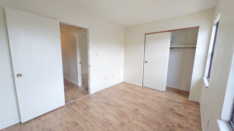 Building Photo - 533 E Graham Pl