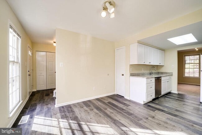 Building Photo - 7476 Adams Park Ct