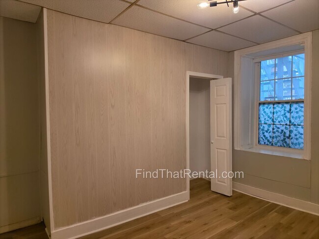 Building Photo - 102 N Bedford St