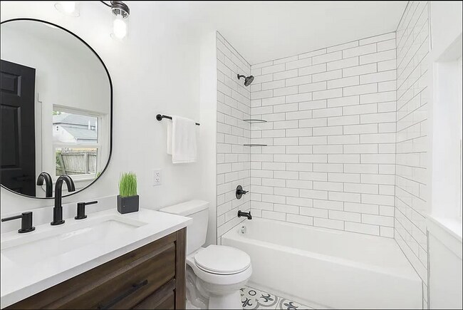 Building Photo - 1137 Saint Peter St