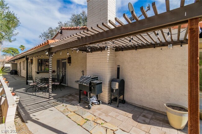 Building Photo - 2457 Swan Ln