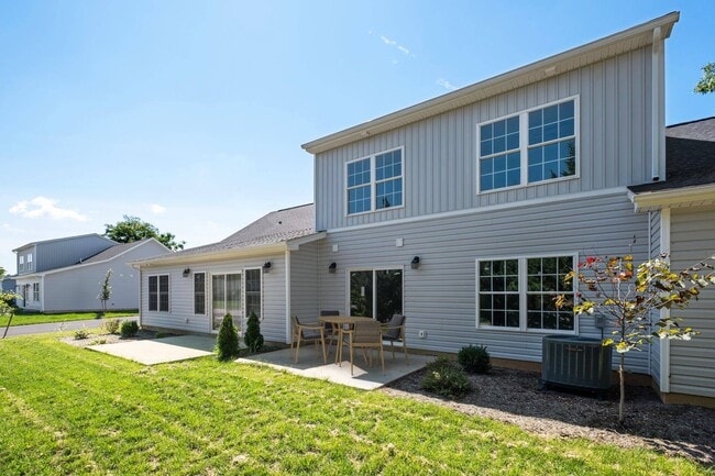 Building Photo - 2740 Village Dr