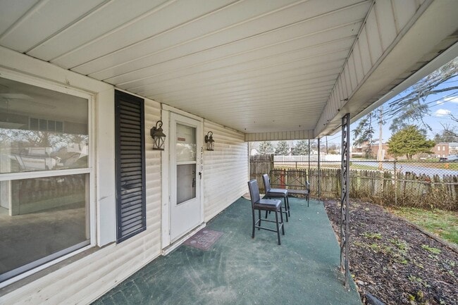 Building Photo - 2709 Kilbourne Ave