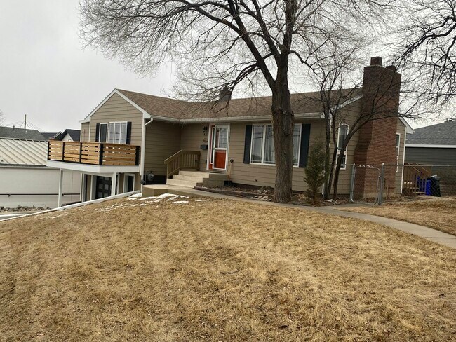 Building Photo - 821 Flormann Street