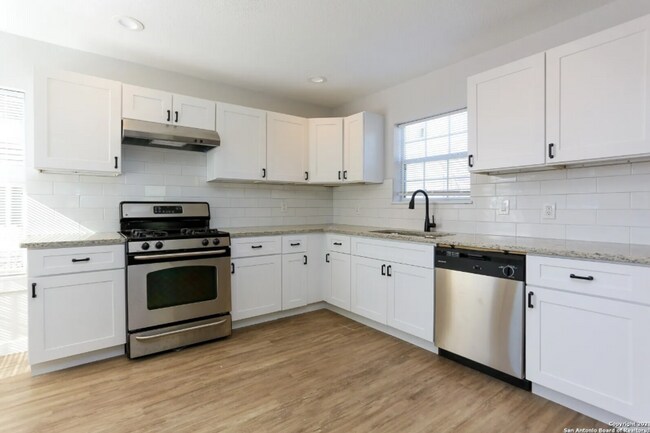 Building Photo - Renovated 3-Bedroom Home in Edison