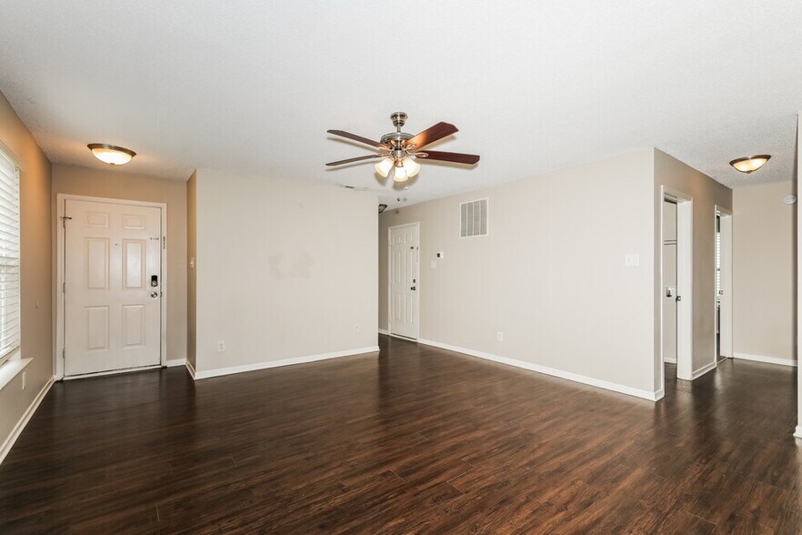 Building Photo - 6715 Everbloom Ln