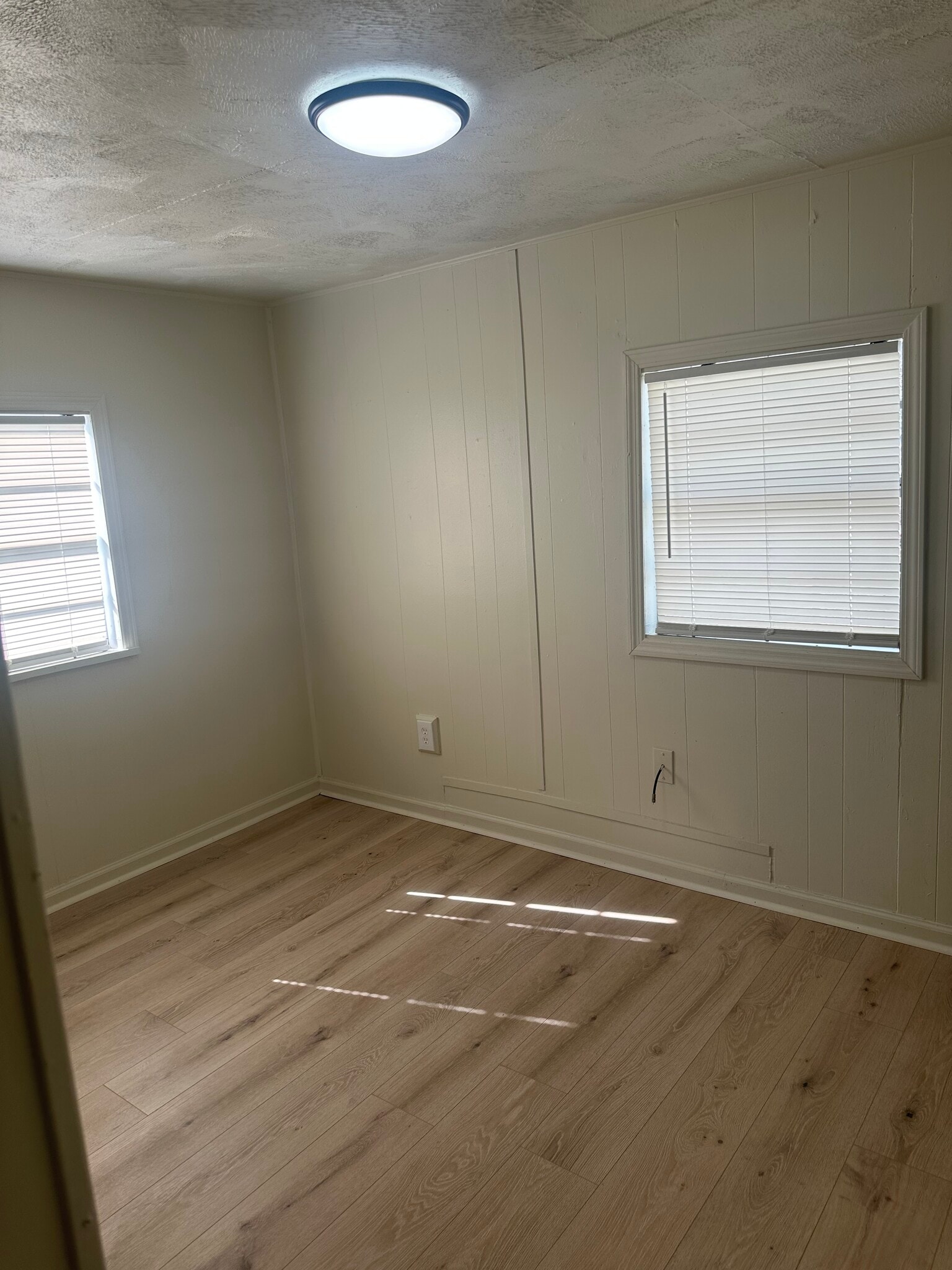 Building Photo - 327 Landau Dr