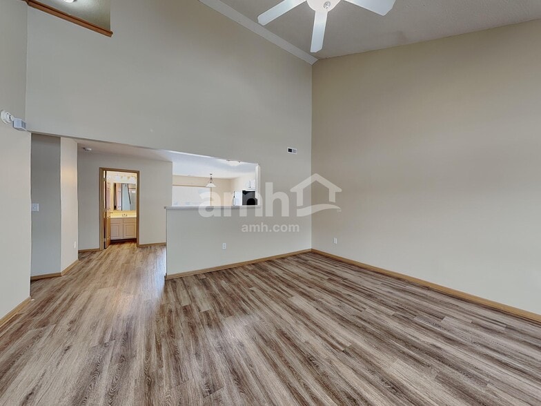 Building Photo - 3894 Snowshoe Ave