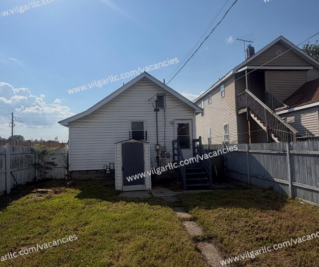 Building Photo - 4727 Sheffield Ave