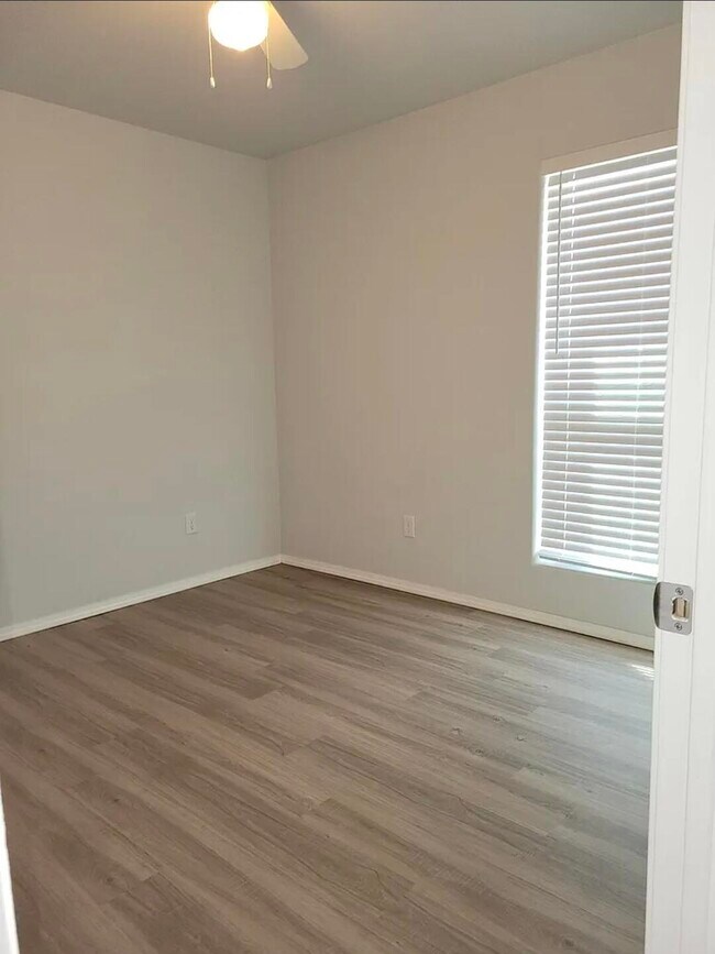 Building Photo - 5524 Jarvis St