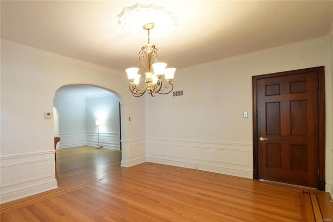 Building Photo - 7572-74 York