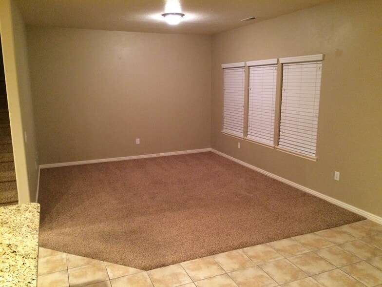Building Photo - 825 Jordan Oaks Ct