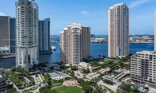 Building Photo - 888 Brickell Key Dr