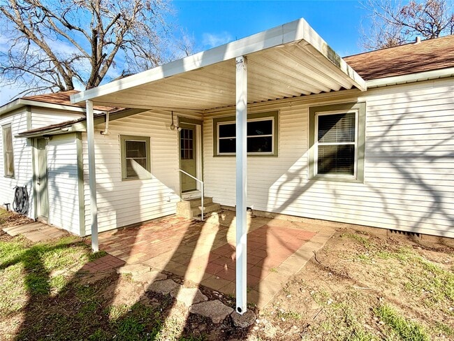 Building Photo - 1104 Marie St