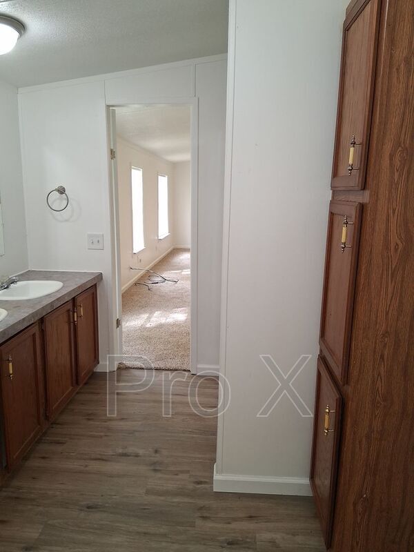 Building Photo - 910 Sands Rd