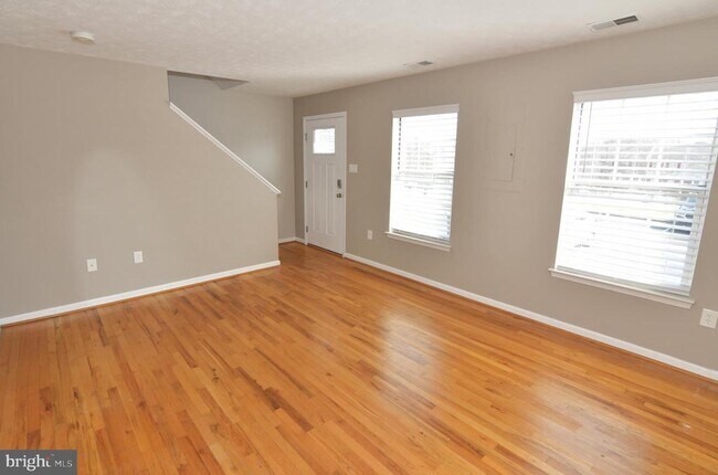 Building Photo - 311 Willowbrook Ct