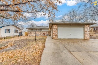 Building Photo - 8410 E Castle Dr