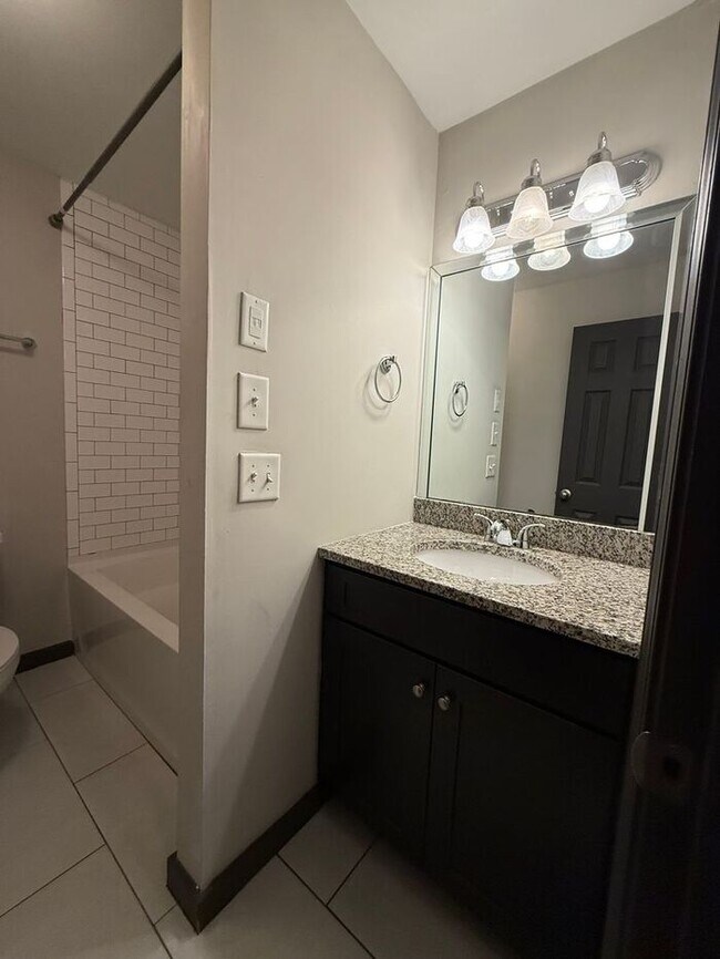 Building Photo - Renovated 1 Bedroom in South Nashville