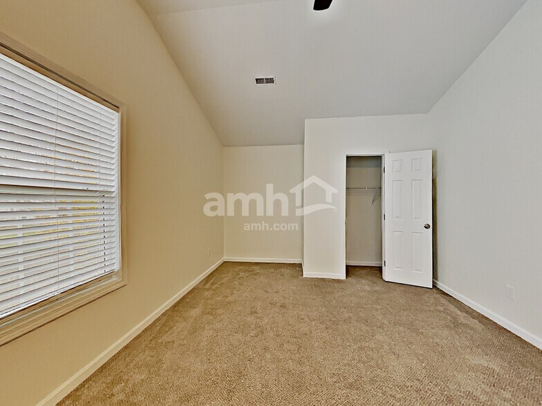 Building Photo - 204 Bates Ct