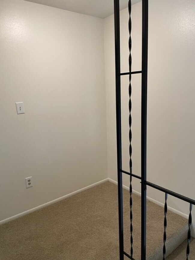 Building Photo - Newly Remodeled Two Bedroom with Washer & Dryer