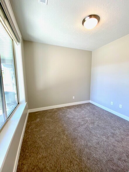 Building Photo - 10439 S Beetdigger Blvd