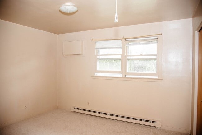 Building Photo - 1077 Donegal Springs Rd