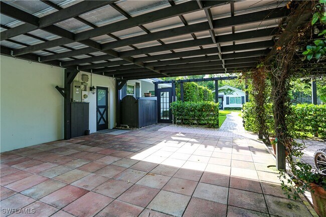 Building Photo - 5840 Bur Oaks Ln