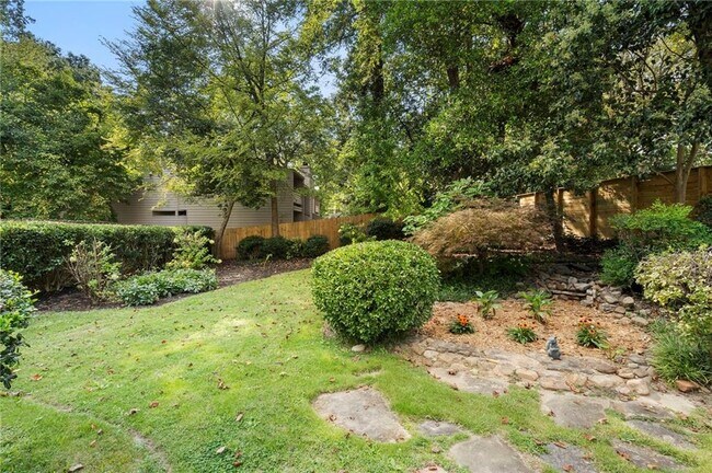 Building Photo - 2512 Brookwood Dr NE