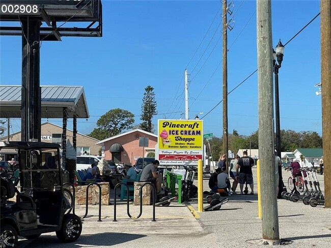 Building Photo - 828 S Tuttle Ave