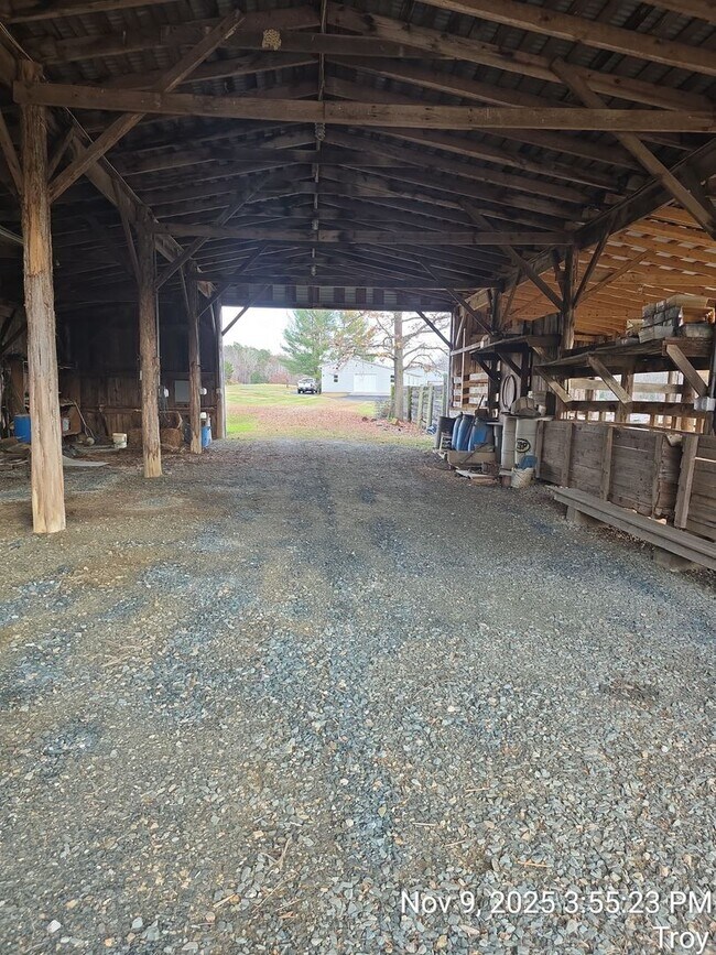 Building Photo - 912 Hunters Lodge Rd