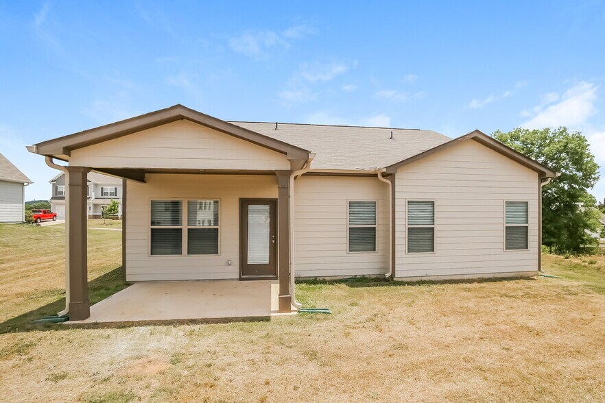 Building Photo - 23 Woody Wy