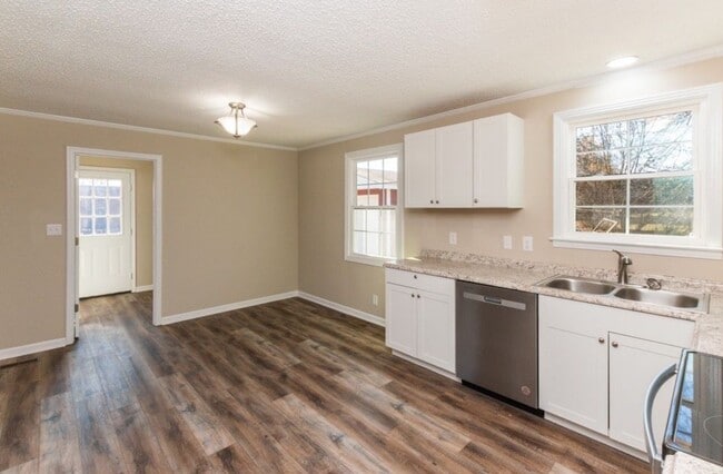 Building Photo - 816 Garrettsburg Rd