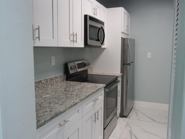 Building Photo - 4283 Cocoanut Rd