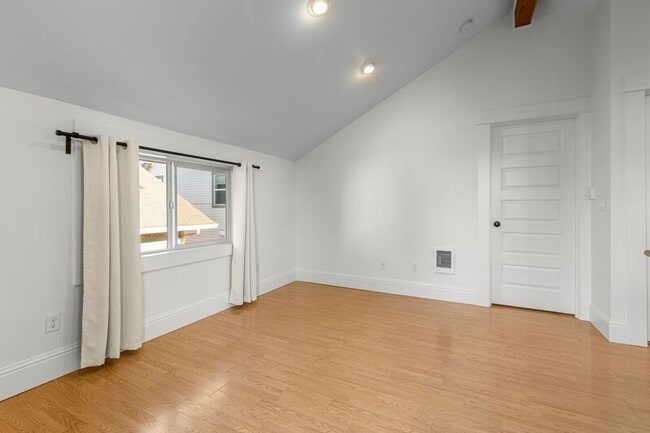 Building Photo - 3803 SE 65th Ave