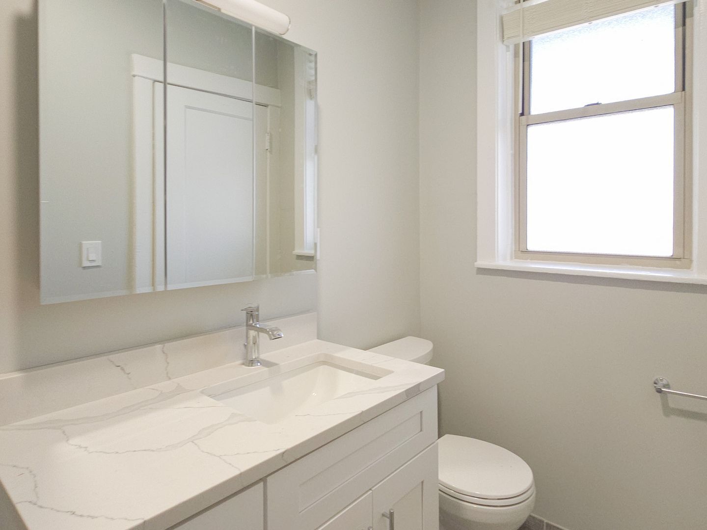 Building Photo - 1940 W Winona St