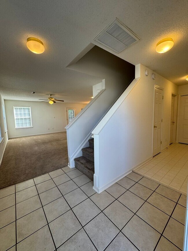 Building Photo - 141 Springwood Ln