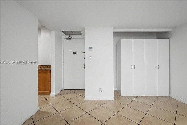 Building Photo - 20335 W Country Club Dr