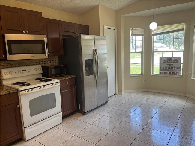 Building Photo - 2131 Rj Cir