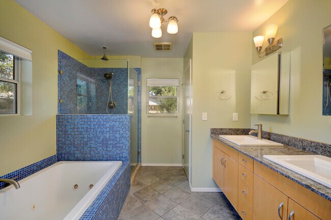 Building Photo - 3521 Smith Ave SE