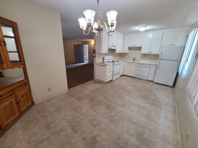 Building Photo - Utilities Included! Hayward 2-Bedroom with...